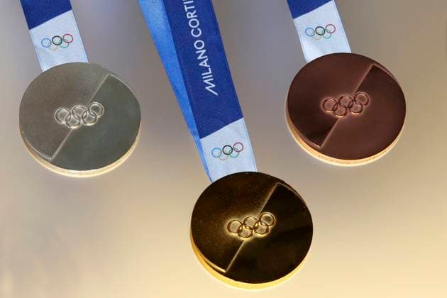 Milano Cortina 2026, Die Medaillen Milan Cortina 2026 Olympic and Paralympic Games Medals Presentation at Palazzo Balbi in Venice, Italy - July 15, 2025 - Sports (photo Paola Garbuio LaPresse) Presentazione delle Medaglie dei Giochi Olimpici e Paraolimpici di Milano Cortina 2026 a Palazzo Balbi a Venezia, Italia - 15 Luglio 2025 - (foto Paola Garbuio LaPresse) Presenti La campionessa olimpica di nuoto Federica Pellegrini, Francesca Porcellato Atleta paralimpica italiana, Il Presidente della Regione Veneto Luca Zaia, il Presidente della Fondazione Milano Cortina 2026 Giovanni MalagÃ² e il CEO Andrea Varnier, il Vicepresidente del Consiglio e Ministro delle Infrastrutture e dei Trasporti Matteo Salvini, il Ministro per lo Sport e i Giovani Andrea Abodi (in collegamento), il Presidente della Regione Lombardia Attilio Fontana, il Presidente del CONI Luciano Buonfiglio e il Presidente del CIP Marco Giunio De Sanctis.  Copyright: xPaolaxGarbuio Lapressex