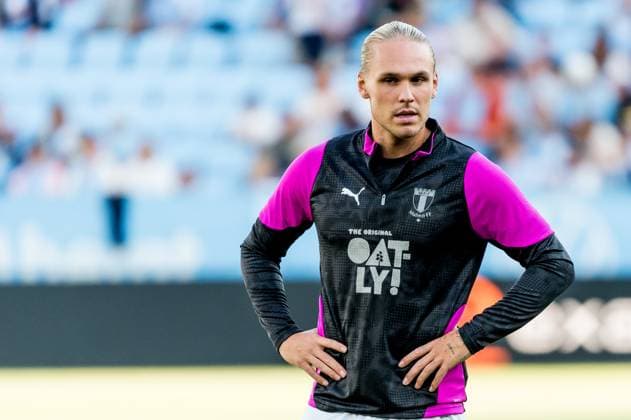 250715 Arnor Sigurdsson of Malmö FF ahead of the UEFA Champions League qualifier football match between Malmö FF and FC Iberia 1999 on July 15, 2025 in Malmö Photo Christian Örnberg BILDBYRAN COP 166 CO0587 fotboll football soccer fotball uefa champions league gualifiers champions league malmö ff fc iberia bbeng bbauto  Copyright: CHRISTIANxÖRNBERG BB250715CO009