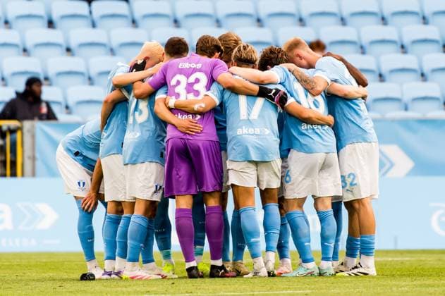 250715 Players of Malmö FF ahead of second half of the UEFA Champions League qualifier football match between Malmö FF and FC Iberia 1999 on July 15, 2025 in Malmö Photo Christian Örnberg BILDBYRAN COP 166 CO0587 fotboll football soccer fotball uefa champions league gualifiers champions league malmö ff fc iberia bbeng  Copyright: CHRISTIANxÖRNBERG BB250715CO047