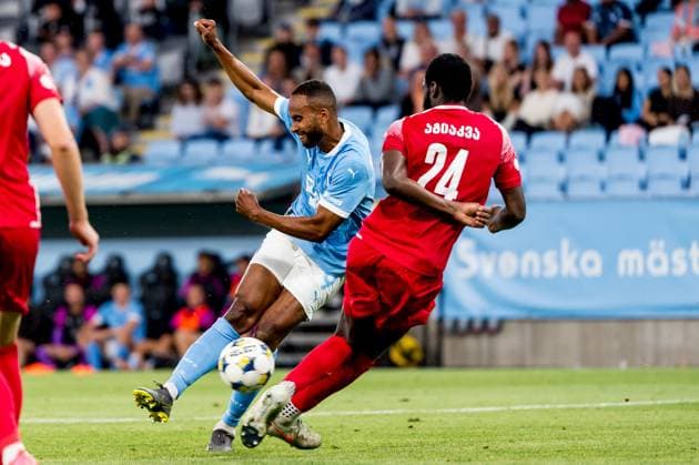 250715 Isaac Kiese Thelin of Malmö FF and Derek Agyakwa of FC Iberia during the UEFA Champions League qualifier football match between Malmö FF and FC Iberia 1999 on July 15, 2025 in Malmö Photo Christian Örnberg BILDBYRAN COP 166 CO0587 fotboll football soccer fotball uefa champions league gualifiers champions league malmö ff fc iberia bbeng bbauto  Copyright: CHRISTIANxÖRNBERG BB250715CO074