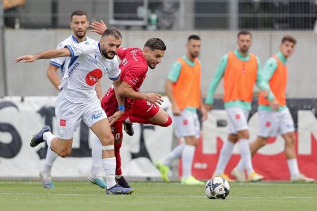 Artur Abreu Differdange 10 in duel with Besnik Krasniqi Drita 2 15 07 2025 Soccer Champions League Qualification, 1 round, second leg, season 2025 2026 15 07 2025 FC Differdange 03 LUX FC Drita XKX Differdange Stade Municipal de la Ville de Differdange, Differdange