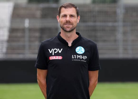 BAU 15 07 2025 Stuttgart Degerloch Football SV Stuttgarter Kickers Photo shoot, Coach Marco Wildersinn