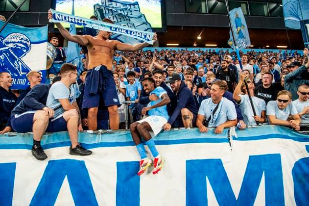 250715 Taha Ali of Malmö FF celebrates with the supporters after the UEFA Champions League qualifier football match between Malmö FF and FC Iberia 1999 on July 15, 2025 in Malmö Photo Christian Örnberg BILDBYRAN COP 166 CO0587 fotboll football soccer fotball uefa champions league gualifiers champions league malmö ff fc iberia bbeng crowd cheering  Copyright: CHRISTIANxÖRNBERG BB250715CO108