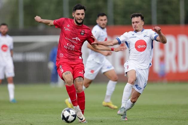 Theo Brusco Differdange 5 in a duel with Liridon Balaj Drita 10 15 07 2025 Soccer Champions League Qualification, 1st round, second leg, season 2025 2026 15 07 2025 FC Differdange 03 LUX FC Drita XKX Differdange Stade Municipal de la Ville de Differdange, Differdange