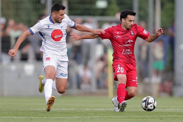 dRafael Rafa Pereira Pinto Differdange 20 in a duel with Derrick Bonsu Drita 18 15 07 2025 Soccer Champions League Qualification, 1st round, second leg, season 2025 2026 15 07 2025 FC Differdange 03 LUX FC Drita XKX Differdange Stade Municipal de la Ville de Differdange, Differdange