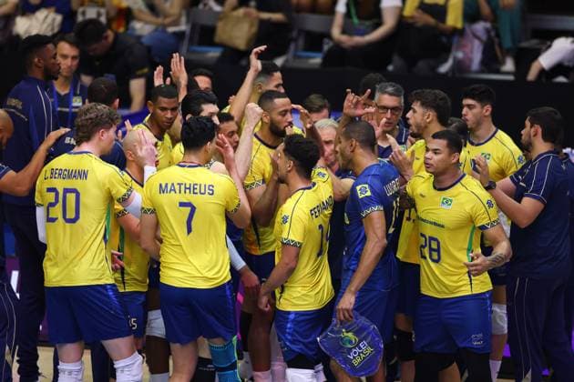 Brazil team group, Mannschaftsbild, Totale (BRA), JULY 16, 2025 - Volleyball : FIVB Volleyball Nations League 2025 Men s Preliminary Round match between Argentina - Brazil at Chiba Port Arena, Chiba, Japan. Noxthirdxpartyxsales  aflo_297838771