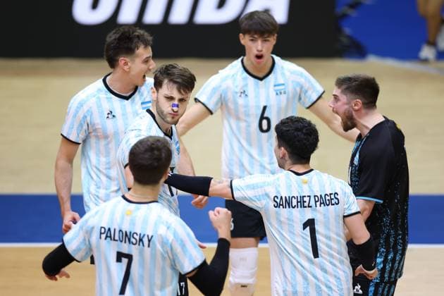Argentina team group, Mannschaftsbild, Totale (ARG), JULY 16, 2025 - Volleyball : FIVB Volleyball Nations League 2025 Men s Preliminary Round match between Argentina - Brazil at Chiba Port Arena, Chiba, Japan. Noxthirdxpartyxsales  aflo_297838776