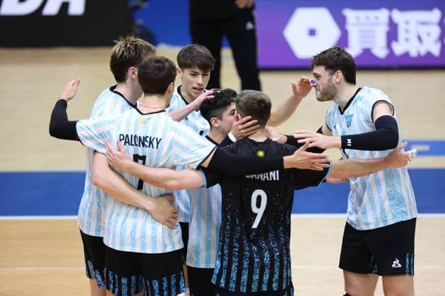 Argentina team group, Mannschaftsbild, Totale (ARG), JULY 16, 2025 - Volleyball : FIVB Volleyball Nations League 2025 Men s Preliminary Round match between Argentina - Brazil at Chiba Port Arena, Chiba, Japan. Noxthirdxpartyxsales  aflo_297838780