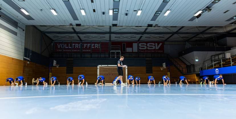 15 07 2025, GER, Handball, Men, Season 25 26, 1 Daikin Handball Bundesliga, ThSV Eisenach public training shows the team at the WarmUp 99817 Eisenach Werner Assmann Halle Am Sportp Thueringen Germany