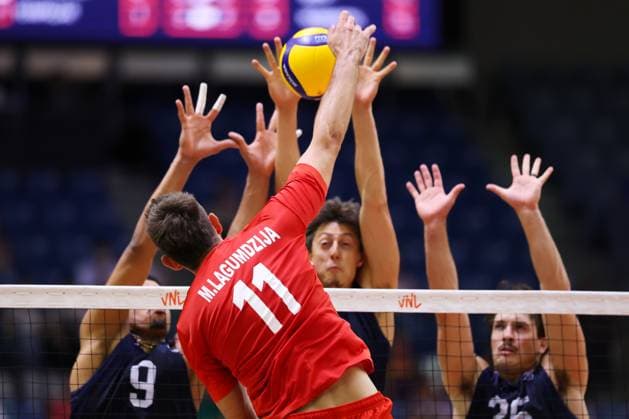 Mirza Lagumdzija (TUR), United States team group, Mannschaftsbild, Totale (USA), JULY 16, 2025 - Volleyball : FIVB Volleyball Nations League 2025 Men s Preliminary Round match between Turkey - United States at Chiba Port Arena, Chiba, Japan. Noxthirdxpartyxsales  aflo_297848476