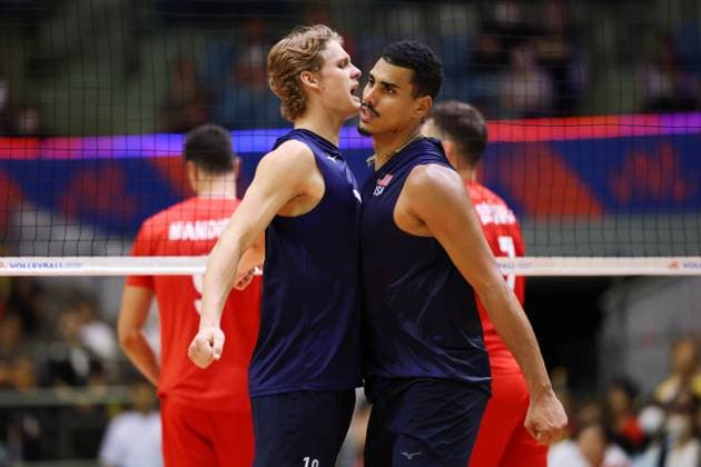 (L-R) Cooper Robinson, Ethan Champlin (USA), JULY 16, 2025 - Volleyball : FIVB Volleyball Nations League 2025 Men s Preliminary Round match between Turkey - United States at Chiba Port Arena, Chiba, Japan. Noxthirdxpartyxsales  aflo_297848489