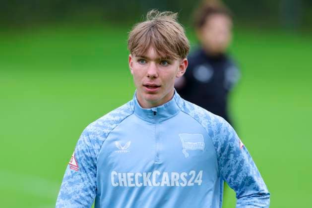 Kennet Eichhorn (Hertha BSC Berlin) schaut, , Training Hertha BSC Berlin, Sportplatz Langau am 16. July 2025 in Kitzbuehel, Oesterreich. (Foto von Marco Steinbrenner DeFodi Images) Kennet Eichhorn (Hertha BSC Berlin) looks on, , Training Hertha BSC Berlin, Sportplatz Langau, July 16, 2025 in Kitzbuehel, Austria. (Photo by Marco Steinbrenner DeFodi Images) *** Kennet Eichhorn Hertha BSC Berlin looks on, , Training Hertha BSC Berlin, Sportplatz Langau on July 16, 2025 in Kitzbuehel, Austria Photo by Marco Steinbrenner DeFodi Images Kennet Eichhorn Hertha BSC Berlin looks on, , Training Hertha BSC Berlin, Sportplatz Langau, July 16, 2025 in Kitzbuehel, Austria Photo by Marco Steinbrenner DeFodi Images
