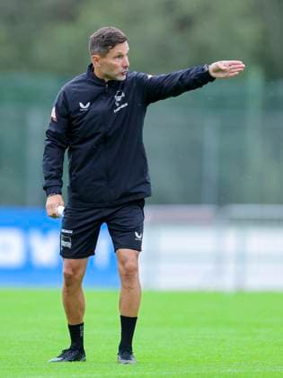 Coach Stefan Leitl Hertha BSC Berlin gestures, , Training Hertha BSC Berlin, Sportplatz Langau on July 16, 2025 in Kitzbuehel, Austria Photo by Marco Steinbrenner DeFodi Images Coach Stefan Leitl Hertha BSC Berlin gestures, , Training Hertha BSC Berlin, Sportplatz Langau, July 16, 2025 in Kitzbuehel, Austria Photo by Marco Steinbrenner DeFodi Images