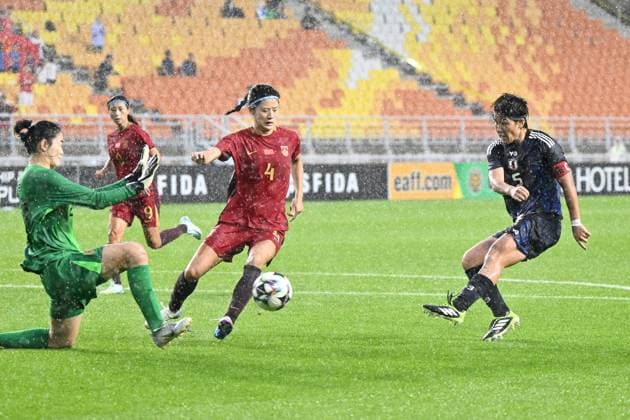 (L-R) Hongyan Pan (CHN), Linlin Wang (CHN), Hana Takahashi (JPN), JULY 16, 2025 - Football Soccer : EAFF E-1 Football Championship 2025 Women s match between Japan 0-0 China at Suwon WC Stadium in Suwon, South Korea. Noxthirdxpartyxsales  aflo_297851054