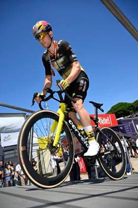 Tour de France 2025 Stage 11 TOULOUSE, FRANCE - JULY 16 : Van Aert Wout (BEL) of Team Visma - Lease a Bike on stage before the start of the race during stage 11 of the 112th edition of Tour de France an UCI World Tour 2.UWT cycling road race stage for Men Elite of 154 km with start in Toulouse and finish in Toulouse on July 16, 2025 in Toulouse, France, 16 07 2025 ( Motordriver Kenny Verfaillie - Toulouse France  Copyright: xJanxDexMeuleneirx