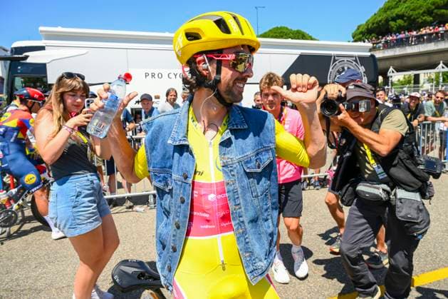 Tour de France 2025 Stage 11 TOULOUSE, FRANCE - JULY 16 : Healy Ben (IRL) of EF Education - EasyPost before the start of the race during stage 11 of the 112th edition of Tour de France an UCI World Tour 2.UWT cycling road race stage for Men Elite of 154 km with start in Toulouse and finish in Toulouse on July 16, 2025 in Toulouse, France, 16 07 2025 ( Motordriver Kenny Verfaillie - Toulouse France  Copyright: xVincentxKalutx