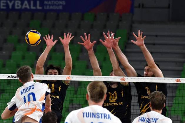 Ljubljana, Slovenia, 16th July 2024: Tom Koops of Netherlands (L) in action against Vasyl Tupchii of Ukraine (CL) during the IVNL Volleyball Nations League, Week 3 match, between Ukraine and Netherlands at Arena Stozice, Ljubljana, Slovenia. (Natasa Kupljenik SPP) Copyright: xNatasaxKupljenikx xSPPx SPP_1015243