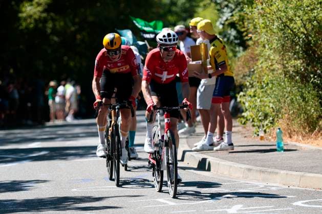 Tour de France 2025 Stage 11 TOULOUSE, FRANCE - JULY 16 : Schmid Mauro (SUI) of Team Jayco AlUla, Abrahamsen Jonas (NOR) of Uno-X Mobility in the escape pack pictured during stage 11 of the 112th edition of Tour de France an UCI World Tour 2.UWT cycling road race stage for Men Elite of 154 km with start in Toulouse and finish in Toulouse on July 16, 2025 in Toulouse, France, 16 07 2025 ( Motordriver Kenny Verfaillie - Toulouse France  Copyright: xLucaxBettinix