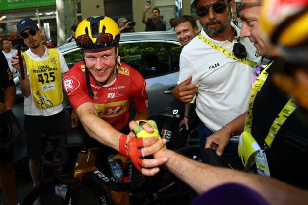 Tour de France 2025 Stage 11 TOULOUSE, FRANCE - JULY 16 : Abrahamsen Jonas (NOR) of Uno-X Mobility celebrating his victory with Van Aert Wout (BEL) of Team Visma - Lease a Bike pictured during stage 11 of the 112th edition of Tour de France an UCI World Tour 2.UWT cycling road race stage for Men Elite of 154 km with start in Toulouse and finish in Toulouse on July 16, 2025 in Toulouse, France, 16 07 2025 ( Motordriver Kenny Verfaillie - Toulouse France  Copyright: xTimxVanxWichelenx