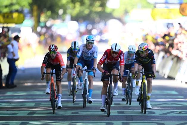 Tour de France 2025 Stage 11 TOULOUSE, FRANCE - JULY 16 : De Lie Arnaud (BEL) of Lotto Cycling Team, Van Aert Wout (BEL) of Team Visma - Lease a Bike in action at the finish line during stage 11 of the 112th edition of Tour de France an UCI World Tour 2.UWT cycling road race stage for Men Elite of 154 km with start in Toulouse and finish in Toulouse on July 16, 2025 in Toulouse, France, 16 07 2025 ( Motordriver Kenny Verfaillie - Toulouse France  Copyright: xVincentxKalutx