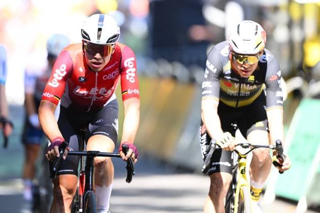 Tour de France 2025 Stage 11 TOULOUSE, FRANCE - JULY 16 : De Lie Arnaud (BEL) of Lotto Cycling Team, Van Aert Wout (BEL) of Team Visma - Lease a Bike in action at the finish line during stage 11 of the 112th edition of Tour de France an UCI World Tour 2.UWT cycling road race stage for Men Elite of 154 km with start in Toulouse and finish in Toulouse on July 16, 2025 in Toulouse, France, 16 07 2025 ( Motordriver Kenny Verfaillie - Toulouse France  Copyright: xVincentxKalutx