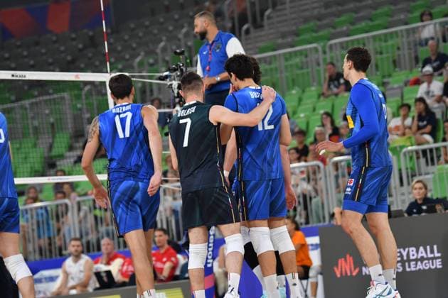 Ljubljana, Slovenia, 16th July 2024: Team Italy celebrate score during the IVNL Volleyball Nations League, Week 3 match, between Serbia and Italy at Arena Stozice, Ljubljana, Slovenia. (Natasa Kupljenik SPP) Copyright: xNatasaxKupljenikx xSPPx SPP_1015540