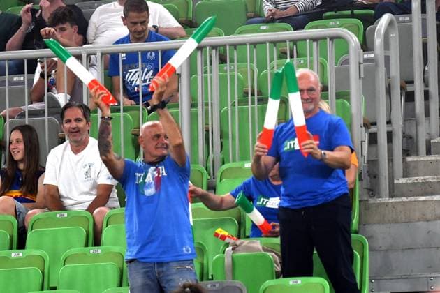 Ljubljana, Slovenia, 16th July 2024: Team Italy fans celebrate score during the IVNL Volleyball Nations League, Week 3 match, between Serbia and Italy at Arena Stozice, Ljubljana, Slovenia. (Natasa Kupljenik SPP) Copyright: xNatasaxKupljenikx xSPPx SPP_1015502
