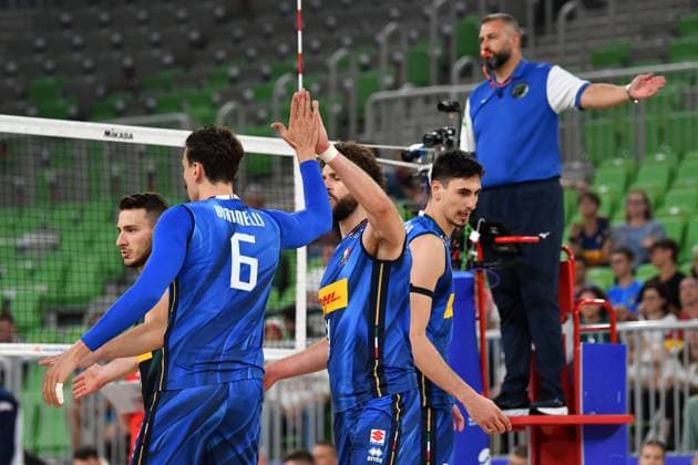 Ljubljana, Slovenia, 16th July 2024: Team Italy celebrate score during the IVNL Volleyball Nations League, Week 3 match, between Serbia and Italy at Arena Stozice, Ljubljana, Slovenia. (Natasa Kupljenik SPP) Copyright: xNatasaxKupljenikx xSPPx SPP_1015508