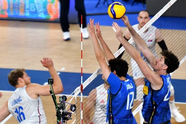 Ljubljana, Slovenia, 16th July 2024: Drazen Luburic of Serbia (L) in action against Giovannimaria Gargiulo of Italy (R) during the IVNL Volleyball Nations League, Week 3 match, between Serbia and Italy at Arena Stozice, Ljubljana, Slovenia. (Natasa Kupljenik SPP) Copyright: xNatasaxKupljenikx xSPPx SPP_1015535