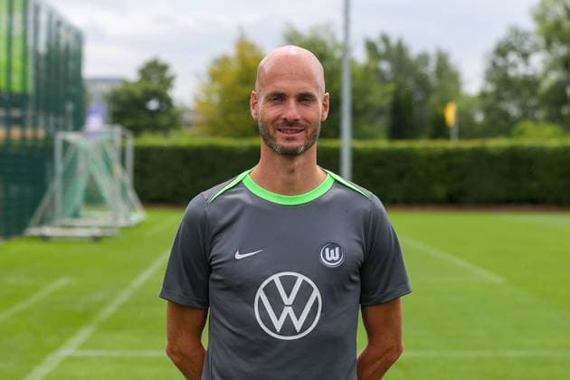 VfL Wolfsburg Photo appointment Wolfsburg, 16 07 2025, Head coach Paul Simonis VfL Wolfsburg, 1 Bundesliga, portrait appointment 2025 2026 Wolfsburg