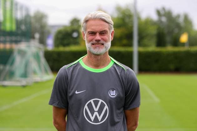 VfL Wolfsburg Photo appointment Wolfsburg, 16 07 2025, Co coach Peter van der Veen VfL Wolfsburg, 1 Bundesliga, portrait appointment 2025 2026 Wolfsburg