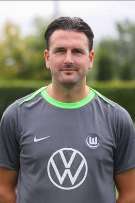 VfL Wolfsburg photo appointment Wolfsburg, 16 07 2025, transition coach Koen Stam VfL Wolfsburg, 1 Bundesliga, portrait appointment 2025 2026 Wolfsburg