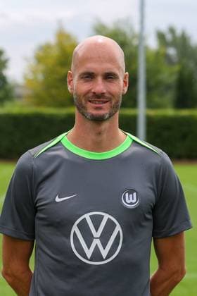 VfL Wolfsburg Photo appointment Wolfsburg, 16 07 2025, Head coach Paul Simonis VfL Wolfsburg, 1 Bundesliga, portrait appointment 2025 2026 Wolfsburg