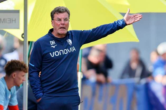 Trainer Dieter Hecking (VfL Bochum) gestikuliert, Friendly match, VfL Bochum 1848 vs BSC Young Boys Bern, Silberstadtarena am 16. July 2025 in Schwaz, Oesterreich. (Foto von Marco Steinbrenner DeFodi Images) Trainer Dieter Hecking (VfL Bochum) gestures, Friendly match, VfL Bochum 1848 vs BSC Young Boys Bern, Silberstadtarena, July 16, 2025 in Schwaz, Austria. (Photo by Marco Steinbrenner DeFodi Images) *** Coach Dieter Hecking VfL Bochum gestures, Friendly match, VfL Bochum 1848 vs BSC Young Boys Bern, Silberstadtarena on July 16, 2025 in Schwaz, Austria Photo by Marco Steinbrenner DeFodi Images Coach Dieter Hecking VfL Bochum gestures, Friendly match, VfL Bochum 1848 vs BSC Young Boys Bern, Silberstadtarena, July 16, 2025 in Schwaz, Austria Photo by Marco Steinbrenner DeFodi Images
