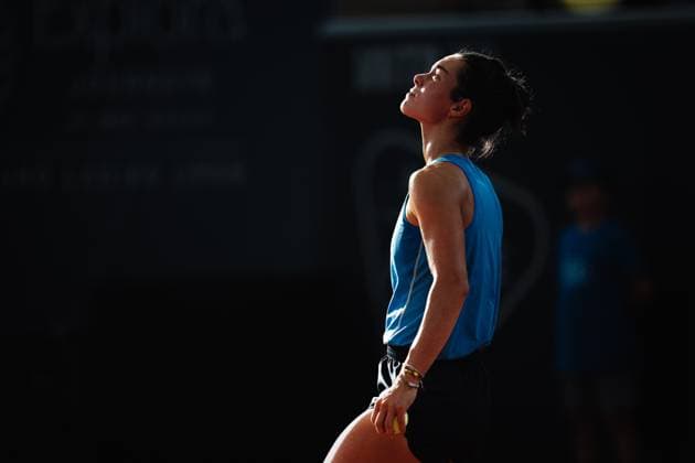 Tennis Women MSC Hamburg Ladies Open WTA 250 Lois Boisson FRA vs Tamara Korpatsch GER 16 07 2025 Lois Boisson looks to the sky before serving Hamburg Tennisstadion am Rothenbaum Hamburg Germany