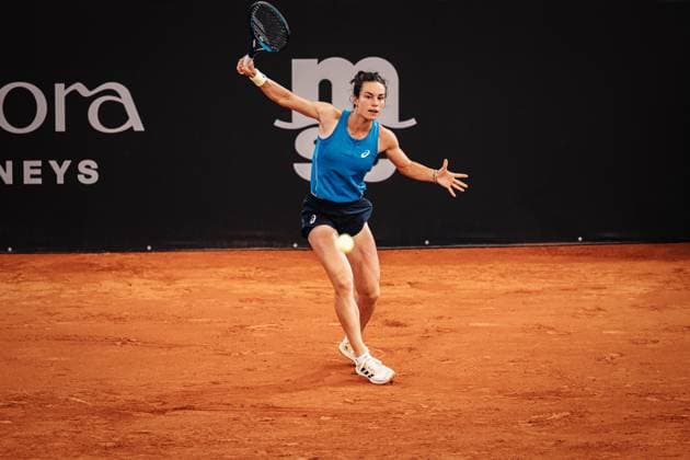 Tennis Women MSC Hamburg Ladies Open WTA 250 Lois Boisson FRA vs Tamara Korpatsch GER 16 07 2025 Lois Boisson with a backhand Hamburg Tennisstadion am Rothenbaum Hamburg Germany