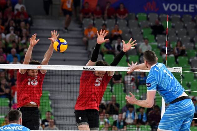 Ljubljana, Slovenia, 16th July 2024: Jordan Schnitzer of Canada (L) in action against Toncek Stern of Slovenia (R) during the IVNL Volleyball Nations League, Week 3 match, between Canada and Slovenia at Arena Stozice, Ljubljana, Slovenia. (Natasa Kupljenik SPP) Copyright: xNatasaxKupljenikx xSPPx SPP_1015866