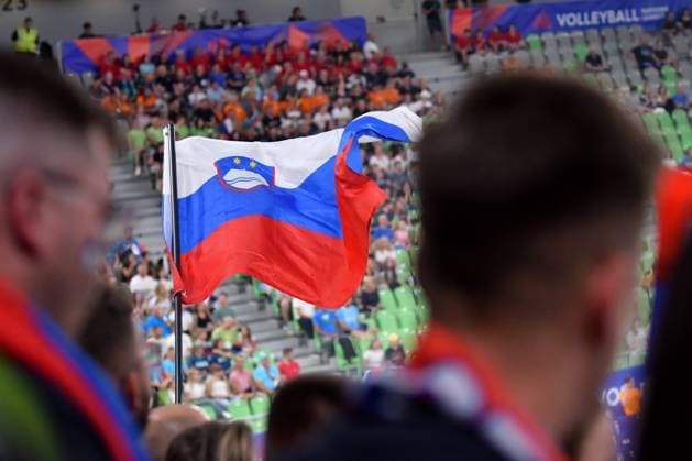 Ljubljana, Slovenia, 16th July 2024: Slovenian flag during the IVNL Volleyball Nations League, Week 3 match, between Canada and Slovenia at Arena Stozice, Ljubljana, Slovenia. (Natasa Kupljenik SPP) Copyright: xNatasaxKupljenikx xSPPx SPP_1015834