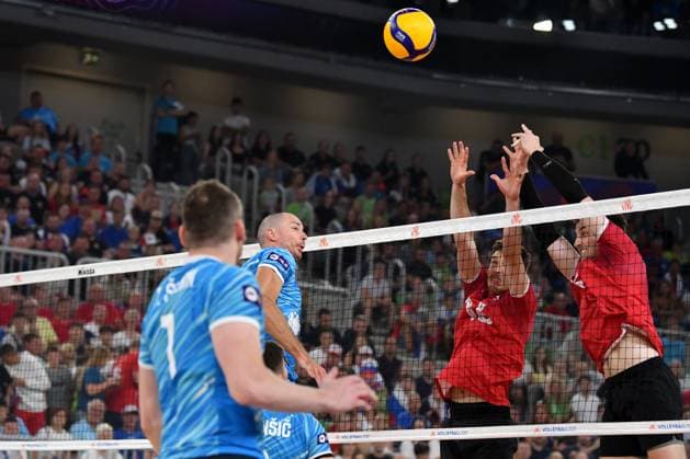 Ljubljana, Slovenia, 16th July 2024: Jordan Schnitzer of Canada (R) in action against Alen Pajen of Slovenia (CL) during the IVNL Volleyball Nations League, Week 3 match, between Canada and Slovenia at Arena Stozice, Ljubljana, Slovenia. (Natasa Kupljenik SPP) Copyright: xNatasaxKupljenikx xSPPx SPP_1015837