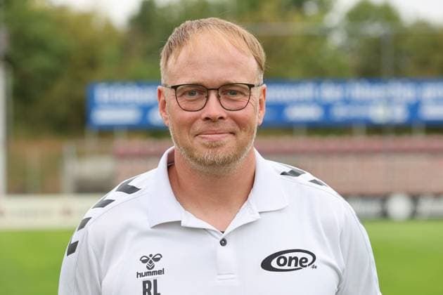Sport Men Soccer Soccer Season 2025 26 16 07 2025 Bluechip Arena Meuselwitz ZFC Meuselwitz Team Photo Portrait Roman Linke Goalkeeper and Athletics Coach Meuselwitz Thueringen Germany