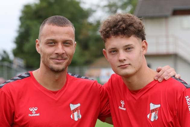Sport Men Football Soccer Season 2025 26 16 07 2025 Bluechip Arena Meuselwitz ZFC Meuselwitz Team Photo Portrait Cemal Kaymaz and Ben Keßler v l Meuselwitz Thueringen Germany