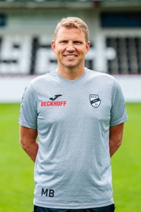 Matt Beadle, Technical Director SC Verl 3 Liga, Porträttermin 2025 2026 GER, Porträttermin SC Verl, Football, 3 Liga, Season 2025 2026, 16 07 2025 GER, Porträttermin SC Verl, Football, 3 Liga, Season 2025 2026, 16 07 2025 Verl Copyright: xEibner-Pressefoto JanxRollingerx EP_JSK