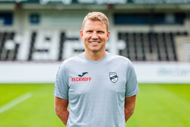 Matt Beadle, Technical Director SC Verl 3 Liga, Porträttermin 2025 2026 GER, Porträttermin SC Verl, Football, 3 Liga, Season 2025 2026, 16 07 2025 GER, Porträttermin SC Verl, Football, 3 Liga, Season 2025 2026, 16 07 2025 Verl Copyright: xEibner-Pressefoto JanxRollingerx EP_JSK