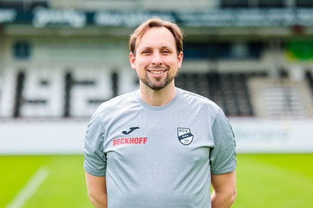 Dr Christian Colcuc, Orthopaedic team doctor SC Verl 3 Liga, Porträttermin 2025 2026 GER, Porträttermin SC Verl, Football, 3 Liga, Season 2025 2026, 16 07 2025 GER, Porträttermin SC Verl, Football, 3 Liga, Season 2025 2026, 16 07 2025 Verl Copyright: xEibner-Pressefoto JanxRollingerx EP_JSK