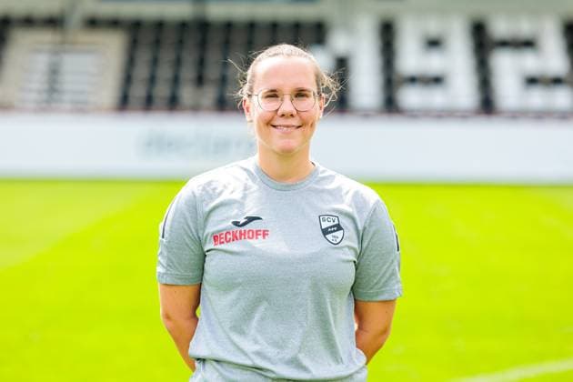 Mia Bittner, Physiotherapist SC Verl 3 Liga, Porträttermin 2025 2026 GER, Porträttermin SC Verl, Football, 3 Liga, Season 2025 2026, 16 07 2025 GER, Porträttermin SC Verl, Football, 3 Liga, Season 2025 2026, 16 07 2025 Verl Copyright: xEibner-Pressefoto JanxRollingerx EP_JSK