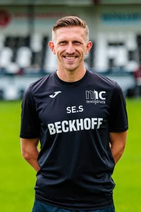 Sergej Schmik, Co Coach SC Verl 3 Liga, Porträttermin 2025 2026 GER, Porträttermin SC Verl, Football, 3 Liga, Season 2025 2026, 16 07 2025 GER, Porträttermin SC Verl, Football, 3 Liga, Season 2025 2026, 16 07 2025 Verl Copyright: xEibner-Pressefoto JanxRollingerx EP_JSK