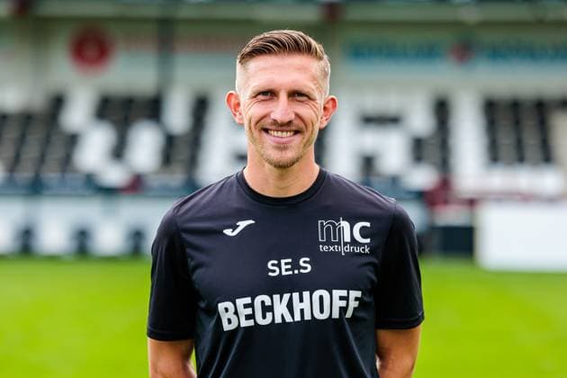 Sergej Schmik, Co Coach SC Verl 3 Liga, Porträttermin 2025 2026 GER, Porträttermin SC Verl, Football, 3 Liga, Season 2025 2026, 16 07 2025 GER, Porträttermin SC Verl, Football, 3 Liga, Season 2025 2026, 16 07 2025 Verl Copyright: xEibner-Pressefoto JanxRollingerx EP_JSK