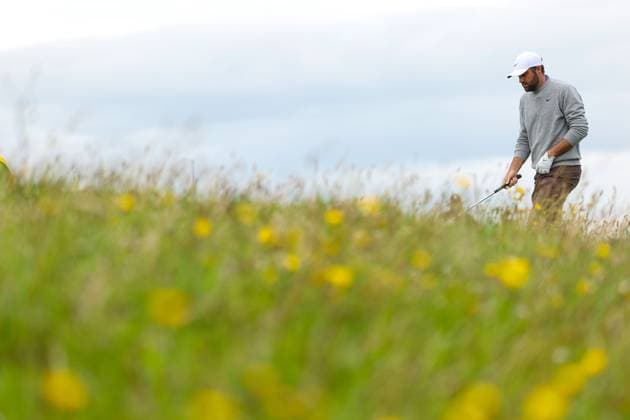 The 153rd Open Championship, Royal Portrush Golf Club, Co. Antrim 17 7 2025 Scottie Scheffler from the rough on the 2nd Scottie Scheffler from the rough on the 2nd 17 7 2025  Copyright: x INPHO BenxBradyx BB2_6068