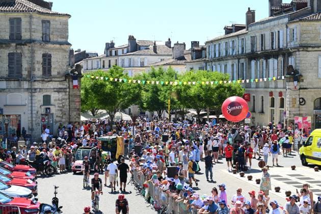 Tour de France 2025 Stage 12 HAUTACAM, FRANCE - JULY 17 : Illustration picture during stage 12 of the 112th edition of Tour de France an UCI World Tour 2.UWT cycling road race stage for Men Elite of 181 km with start in Auch and finish in Hautacam on July 17, 2025 in Hautacam, France, 17 07 2025 ( Motordriver Kenny Verfaillie - Hautacam France  Copyright: xVincentxKalutx