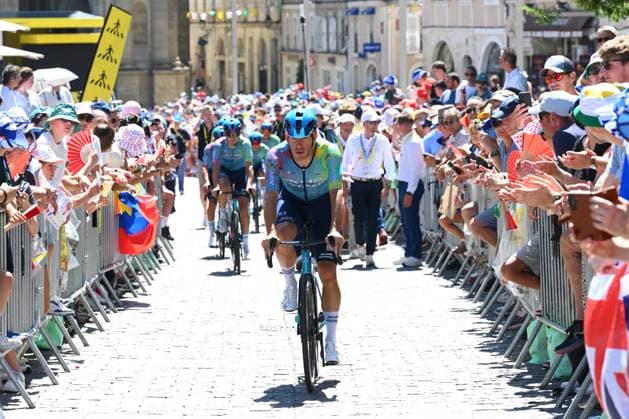 Tour de France 2025 Stage 12 HAUTACAM, FRANCE - JULY 17 : Rider of Astana Qazaqstan Team before the start of the race during stage 12 of the 112th edition of Tour de France an UCI World Tour 2.UWT cycling road race stage for Men Elite of 181 km with start in Auch and finish in Hautacam on July 17, 2025 in Hautacam, France, 17 07 2025 ( Motordriver Kenny Verfaillie - Hautacam France  Copyright: xVincentxKalutx